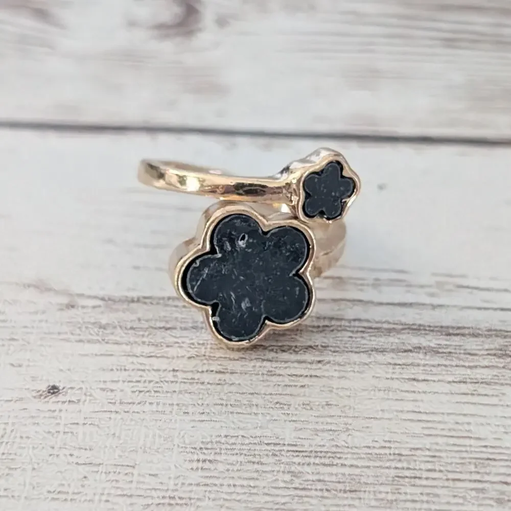 Gold Tone & Black Flowers Ring Size 6.5